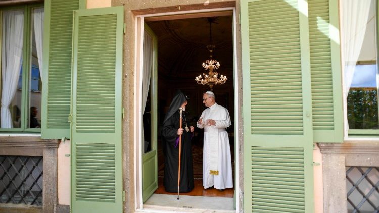 Pope Leo XIV meets Supreme Patriarch and Catholicos of All Armenians Karekin II