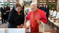 Il Papa Leone riceve in udienza la Presidente dell'Honduras