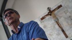 Don Maurizio Patriciello, parroco della chiesa di San Paolo Apostolo a Caivano