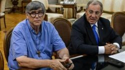 Cha Maurizio Patriciello và tỉnh trưởng Napoli