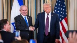 US-Präsident Donald Trump (rechts)  und Israels Ministerpräsident Benjamin Netanjahu (links) , nach einer Pressekonferenz am 29.9.2025 zum Thema Frieden in Nahost