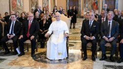 ലിയോ പതിനാലാമൻ പാപ്പായും "കോൺഫെമെൽ" സംഘടനയിലെ പ്രതിനിധികളും