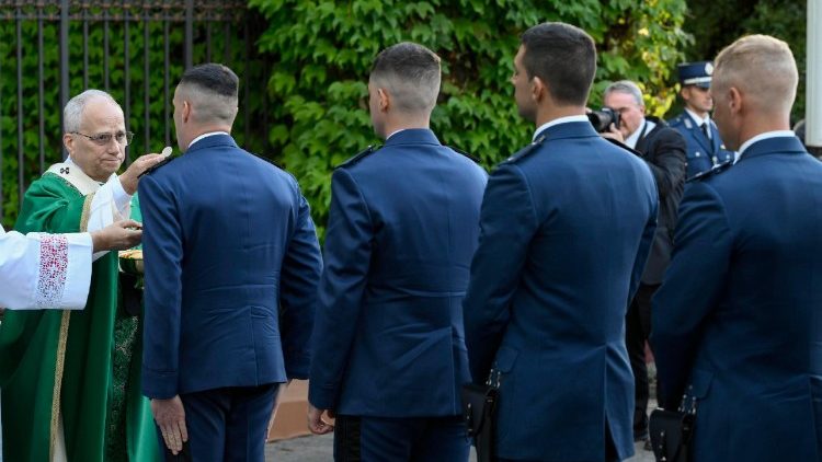 Leó pápa és a vatikáni csendőrség képviselői