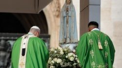 Die Statue Unserer Lieben Frau von Fatima auf dem Petersplatz in Rom