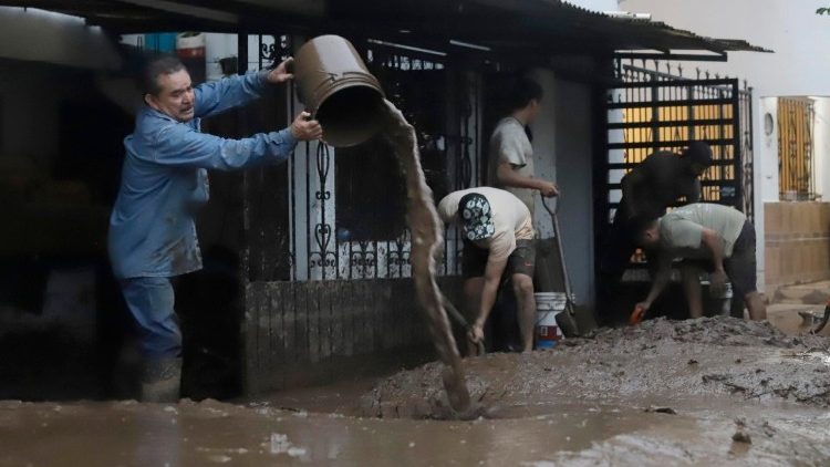 Starke Regenfälle beeinträchtigen Huauchinango, eine Gemeinde in Mexiko