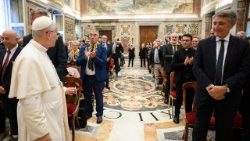 ഇറ്റലിയിലെ കൊ ള്ളപ്പലിശ വിരുദ്ധ ദേശീയ സമിതിയംഗങ്ങളെ ലിയൊ പതിനാലാമൻ പാപ്പാ വത്തിക്കാനിൽ സ്വീകരിച്ചപ്പോൾ, 18/10/2025