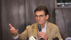 Der neu gewählte bolivianische Präsident Rodrigo Paz bei einer Pressekonferenz