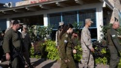 अमेरिकी सैनिकों और इज़रायली अधिकारियों ने गाजा सीमा के निकट कफर अज़ा का दौरा किया