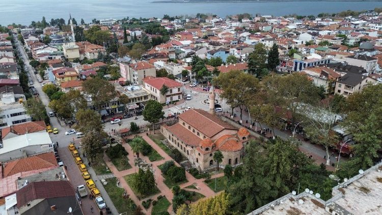 Изник и църквата (сега джамия) Света София