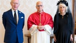 البابا يستقبل تشارلز الثالث، ملك المملكة المتحدة ودول الكومونويلث