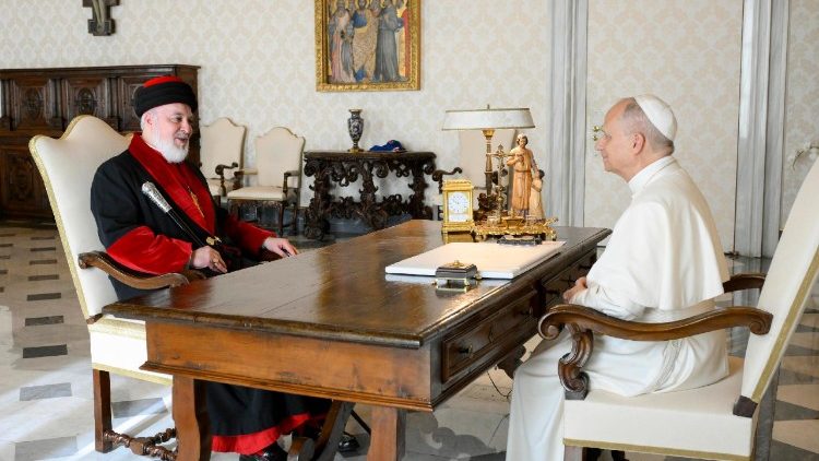 संत पापा लियो 14वें और पूर्वी असीरियन काथलिक कलीसिया के प्राधिधर्माध्यक्ष मार आवा तृतीय