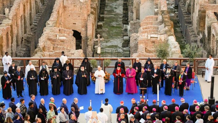 Il Papa al Colosseo chiude l'incontro di S.Egidio per la pace