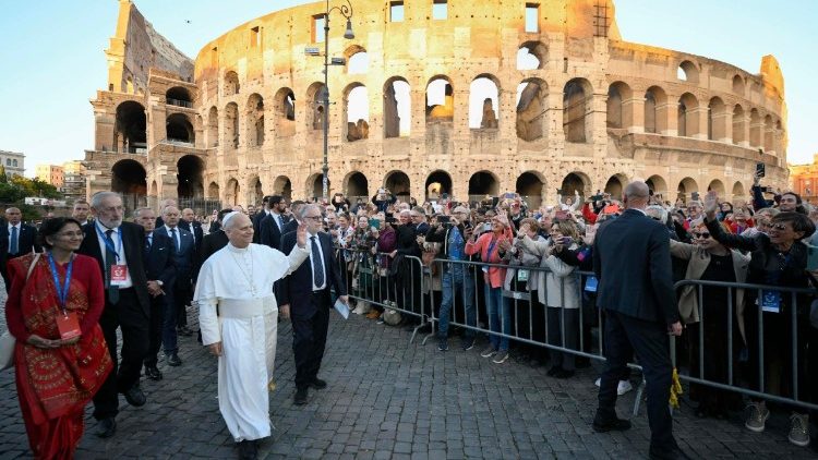 Leó pápa a Colosseumnál