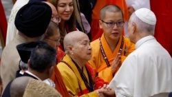 Il Papa, il dialogo non � una tattica ma un modo di vivere