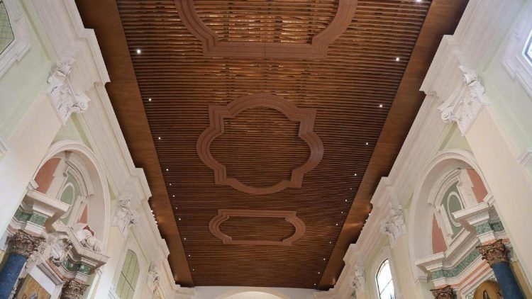 Foto do interior da Basílica de São Bento em Nórcia restaurada após o terremoto, Norcia, 30 de outubro de 2025. ANSA/GIANLUIGI BASILIETTI