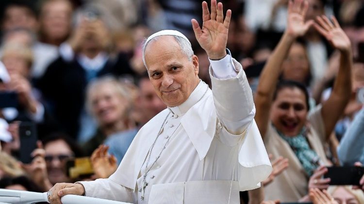 Papa Leon în Piața San Pietro la audiența acordată educatorilor, în contextul Jubileului lumii educației