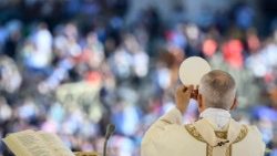 Papa, 'Il presente � oscurato da ingiustizie, diamo speranza'