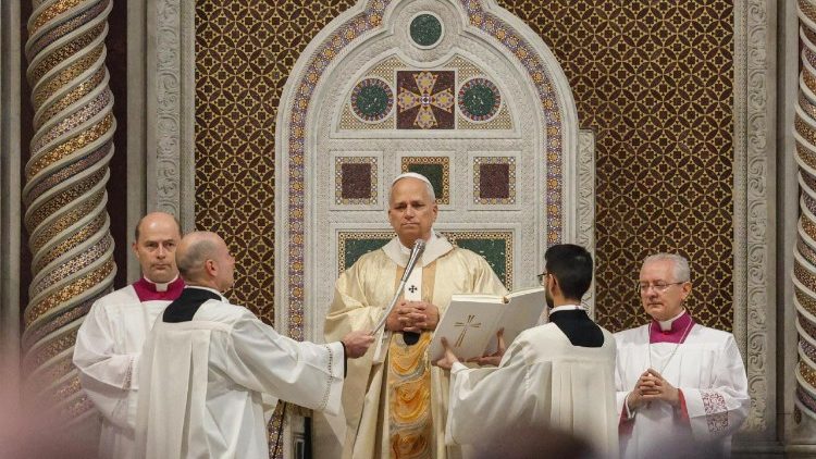 திருப்பலி நிறைவேற்றும் திருத்தந்தை 