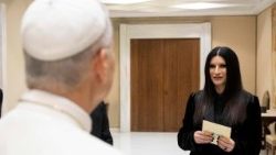 संत पापा लियो 14वें और प्रसिद्ध इतालवी गायिका पॉसिनी 