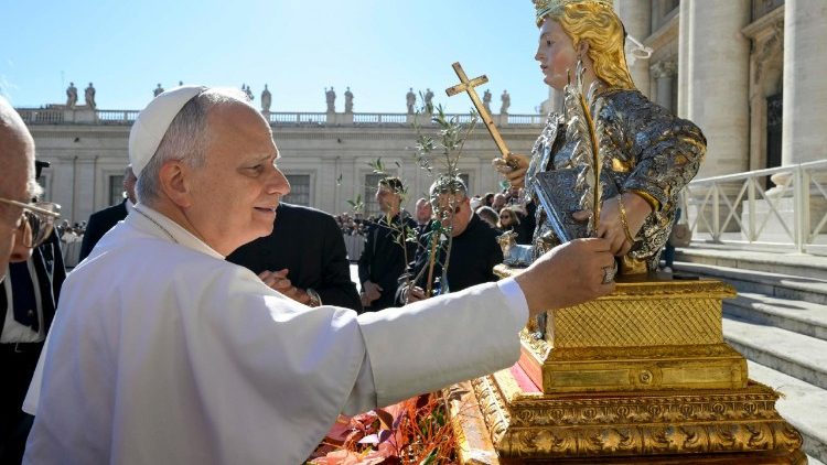Papa Leone in piazza S. Pietro per l'udienza generale