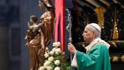 Il Papa in basilica, messa nella Giornata dei poveri
