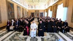 மறைமாவட்ட தலைமைச் செயலகங்களின் இயக்குநர்களுடன் திருத்தந்தை 