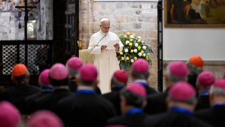 இத்தாலிய ஆயர் பேரவைக்கு உரை வழங்கும் திருத்தந்தை 