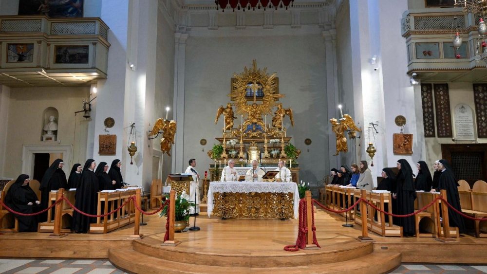 Pope Leo XIV holds mass and lunch with Augustinian nuns of Montefalco