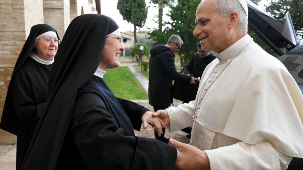 Papa Leo XIV kremton Meshën dhe ndalet për drekë me murgeshat augustiniane të Montefalcos