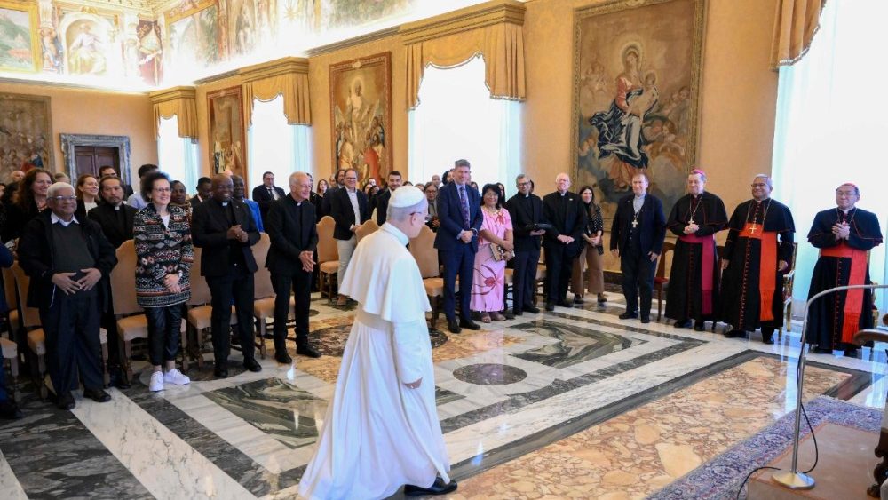 Il Papa, Chiesa credibile se difende i diritti dei poveri