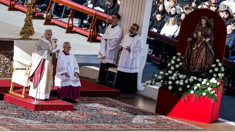 XIV. Leó pápa az Úrangyala elimádkozásakor