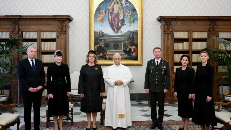 संत पापा लियो ने लातविया की प्रधानमंत्री  एविका सिलिना के साथ सुलाकात की
