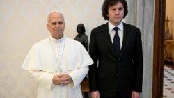 संत पापा लियो 14वें और जॉर्जिया के प्रधान मंत्री इराकली कोबाखिद्ज़े 