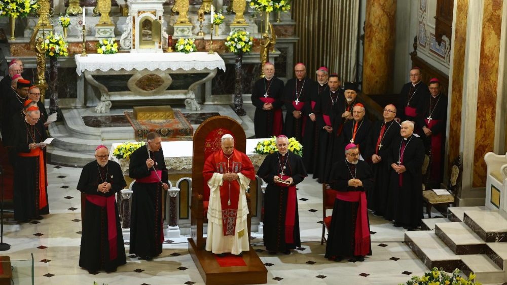 Papa Leon XIV în cadrul întâlnirii de rugăciune care a avut loc la Catedrala Sfântul Duh, din Istanbul, în cursul dimineții de vineri, 28 noiembrie a.c., în cea de-a doua zi a călătoriei apostolice în Turcia