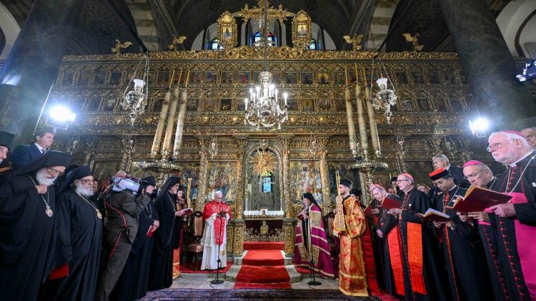 Papa takohet me Patriarkun Bartolomeu I në Fener