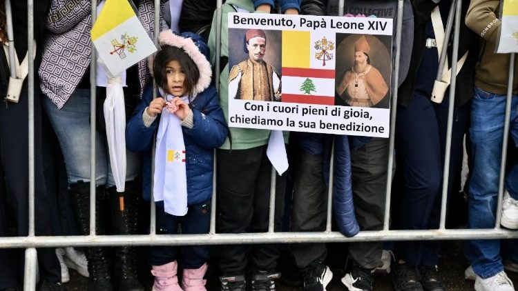 Les Libanais venus saluer le Pape à Annaya, le 1er décembre 2025. 