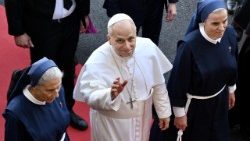 Il Papa, non possiamo ignorare povert� e fragilit�
