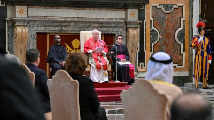 உரை வழங்கும் திருத்தந்தை 