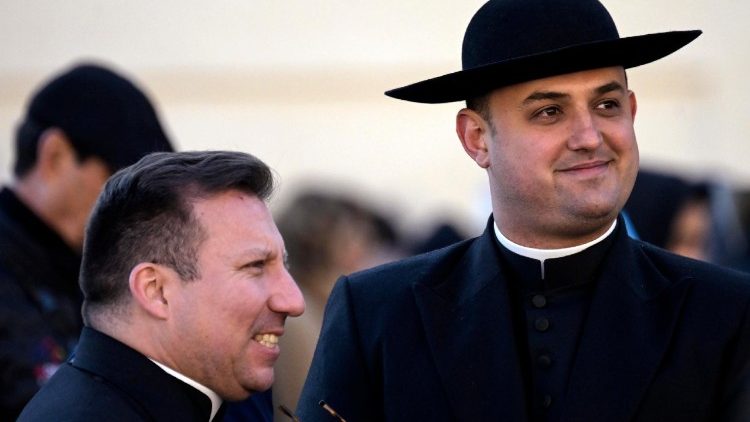 En espera de la llegada del Papa a la Plaza de San Pedro