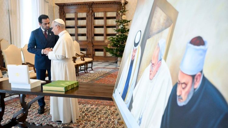 Il Papa con i membri della Commissione del "Zayed Award for Human Fraternity 2026"