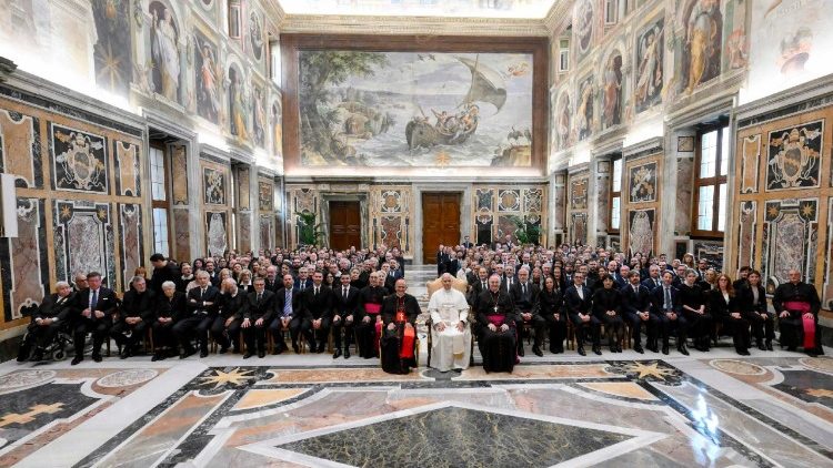 Pāvests Leons XIV tiekas ar Pontifikālā Kristīgās arheoloģijas institūta kopienu