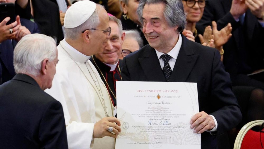 In aula Paolo VI papa Leone assiste al concerto diretto da Muti