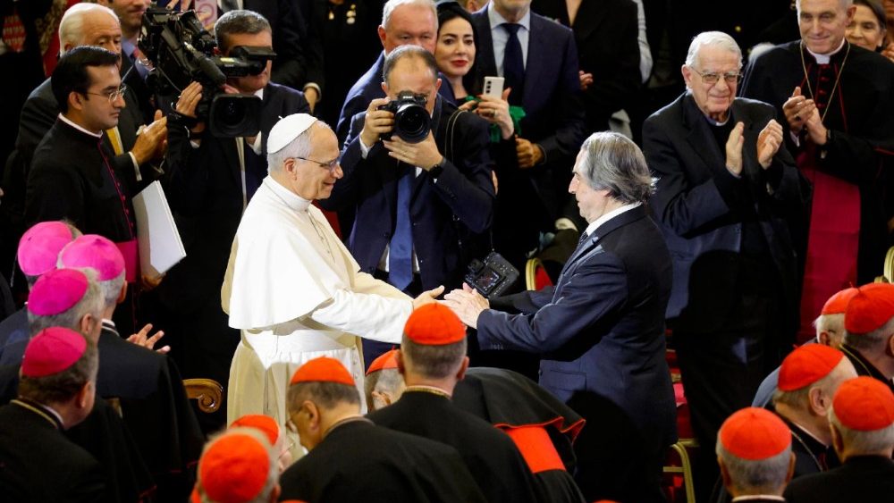 In aula Paolo VI papa Leone assiste al concerto diretto da Muti