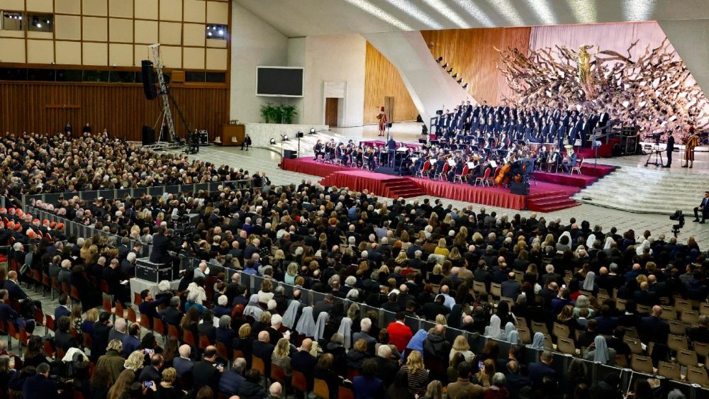 In aula Paolo VI papa Leone assiste al concerto diretto da Muti