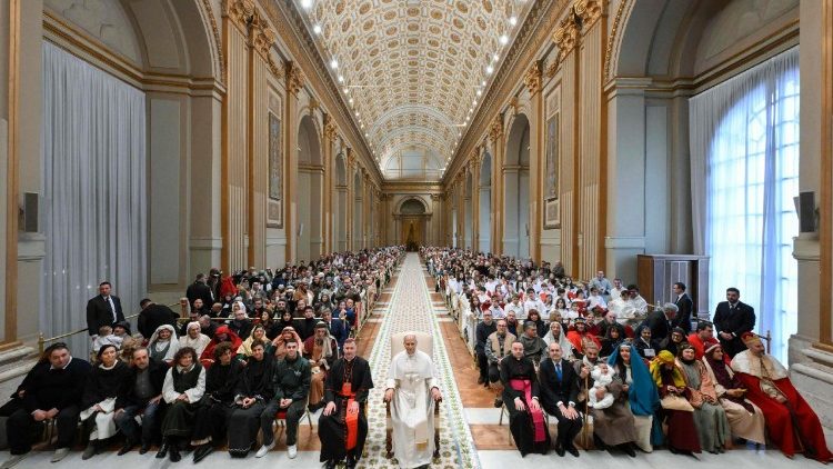 Папата с участниците в шествието 