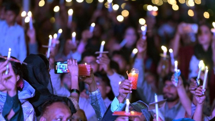 (File photo) Christians and Muslims come together to pray for peace 