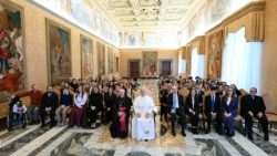 Leó pápa az Olasz Katolikus Akció fiataljaival 