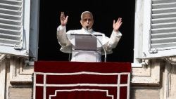 Pope Leo XIV� Angelus prayer in Vatican