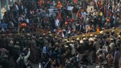 வங்கதேசத்தில் பதற்ற நிலை 