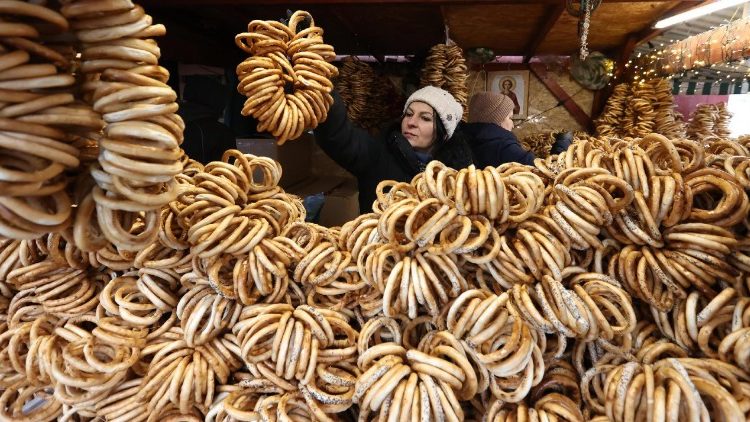 Weihnachtsbrezeln auf einem Markt in Bukarest (Rum&auml;nien)